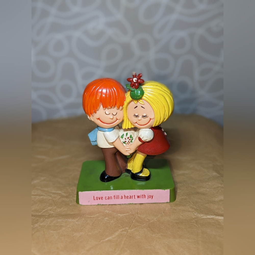 1971 Vintage Berries Love Can Fill A Heart With Joy Couple Figurine